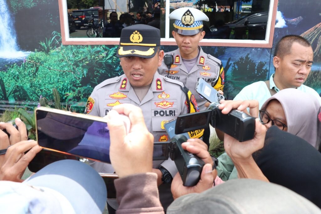 Kapolres Malang Imbau Warga Tak Rayakan Tahun Baru Berlebihan, Ajak Doa Bersama - Teropong Rakyat