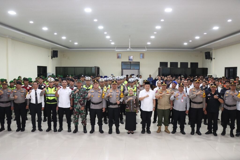 Portal Berita Indonesia dan Dunia Terkini Hari Ini, Update Harian Terbaru, Terlengkap, Tajam, Aktual dan Berimbang. Apel Malam Tahun Baru 2026, Polres Malang Siapkan Pengamanan Terpadu hingga Dini Hari - Teropong Rakyat