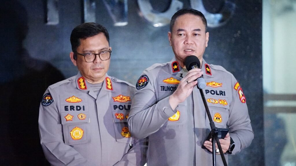 Portal Berita Indonesia dan Dunia Terkini Hari Ini, Update Harian Terbaru, Terlengkap, Tajam, Aktual dan Berimbang. Komitmen Dukung Pemulihan Pascabencana Sumatra, Polri Targetkan Bangun 569 Sumur Bor, 249 Titik Telah Terealisasi - Teropong Rakyat