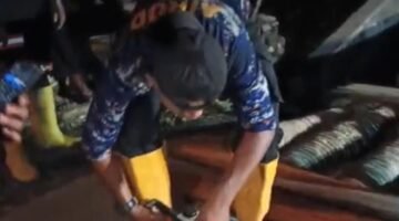 Tim SAR Korpolairud Bangun Jembatan Sementara di Korong Maranci, Padang Pariaman