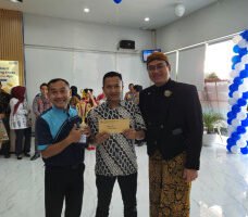 HUT BRI ke-130 Semakin Meriah, Penyerahan Piala dan Hadiah Juara Tenis Meja BRI Jakarta Daan Mogot Warnai Semangat Sportivitas