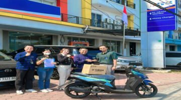 Apresiasi Nasabah, BRI KC Jakarta Jelambar Serahkan Hadiah Motor Pemenang Program PHS