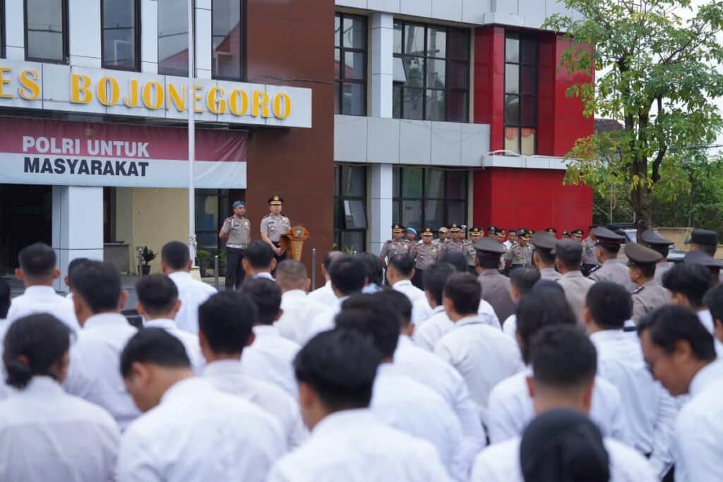 Portal Berita Indonesia dan Dunia Terkini Hari Ini, Update Harian Terbaru, Terlengkap, Tajam, Aktual dan Berimbang. Operasi Lilin Semeru 2025, Nataru di Bojonegoro Berlangsung Aman - Teropong Rakyat