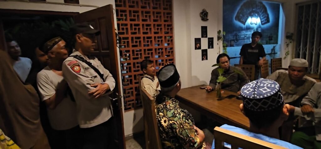 Laporan Warga,Polisi Datangi Kafe di Malang yang Dinilai Ganggu Ketertiban - Teropong Rakyat