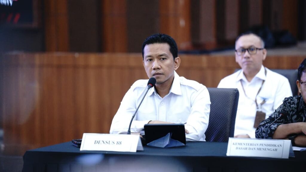 Portal Berita Indonesia dan Dunia Terkini Hari Ini, Update Harian Terbaru, Terlengkap, Tajam, Aktual dan Berimbang. Densus 88 AT Polri Temukan True Crime Community, Anak-anak Rentan Terpapar Kekerasan di Ruang Digital - Teropong Rakyat