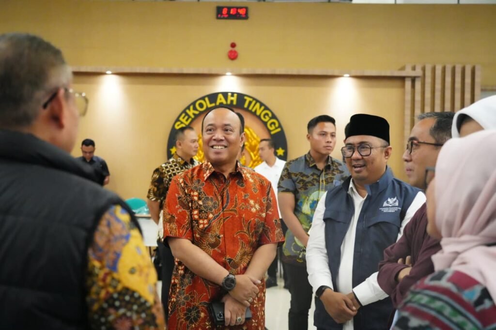 Portal Berita Indonesia dan Dunia Terkini Hari Ini, Update Harian Terbaru, Terlengkap, Tajam, Aktual dan Berimbang. Gunakan NST, 14.582 Siswa Bersaing dalam Seleksi Angkatan Kedua SMA Kemala Taruna Bhayangkara - Teropong Rakyat