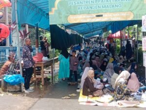 Portal Berita Indonesia dan Dunia Terkini Hari Ini, Update Harian Terbaru, Terlengkap, Tajam, Aktual dan Berimbang. Pengajian Triwulan dan Istiqosah IKS KH. Moch. Said PPAI Ketapang, Satukan 1.500 Jamaah di Desa Druju - Teropong Rakyat