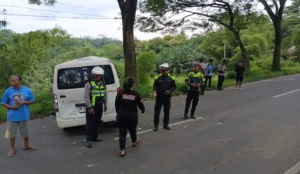 Polisi Tangani Mobil Laka Tunggal di Lingkar Barat Kepanjen, Satu Orang Luka Ringan - Teropong Rakyat
