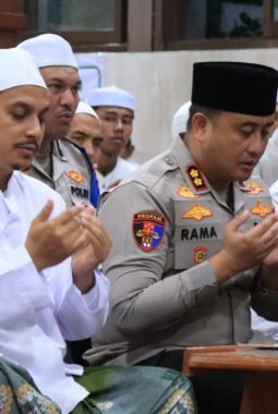 Awali Tugas Baru, Kapolres Gresik Ziarah Wali dan Ulama