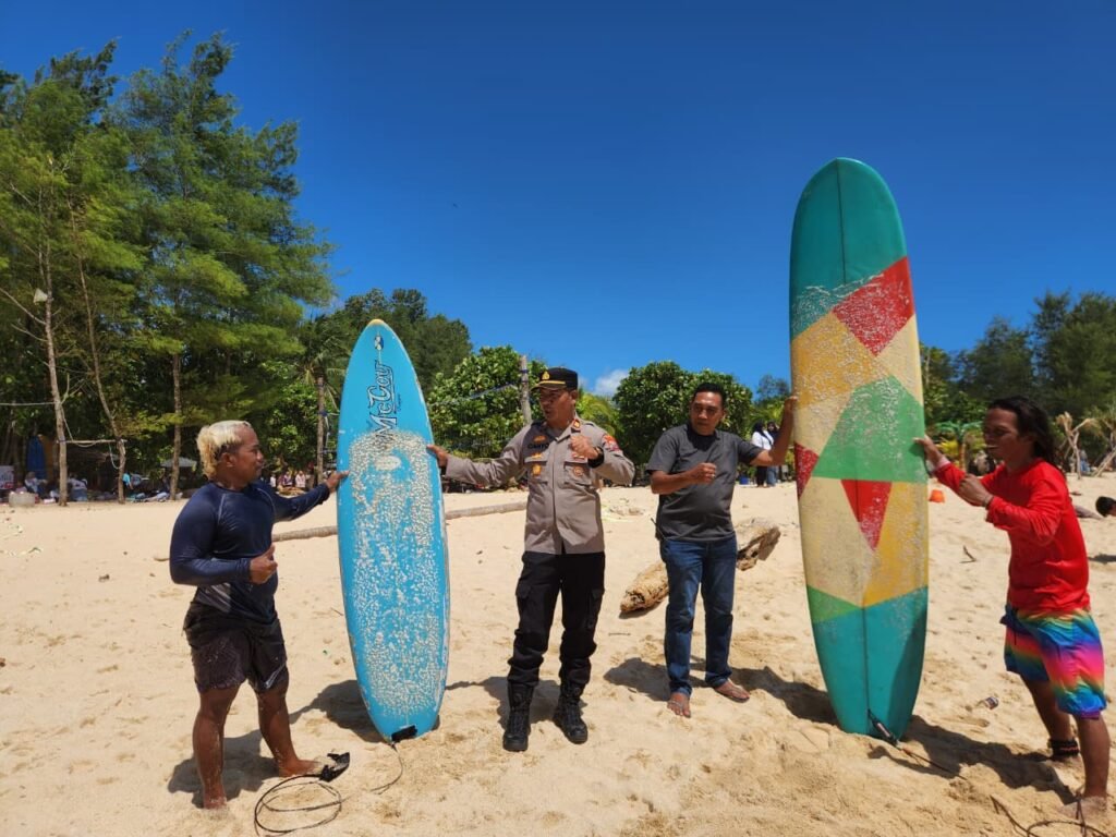 Portal Berita Indonesia dan Dunia Terkini Hari Ini, Update Harian Terbaru, Terlengkap, Tajam, Aktual dan Berimbang. Libur Long Weekend, Polres Malang Tingkatkan Patroli di Tempat Wisata Pantai - Teropong Rakyat