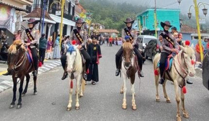 Layanan Keamanan, Polwan Polres Magetan Patroli Berkuda di Wisata Sarangan - Teropong Rakyat