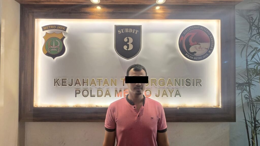 Portal Berita Indonesia dan Dunia Terkini Hari Ini, Update Harian Terbaru, Terlengkap, Tajam, Aktual dan Berimbang. Polda Metro Bongkar Peredaran 4.395 Obat Berbahaya tanpa Izin Edar di Jagakarsa, 1 Orang Turut diamankan - Teropong Rakyat