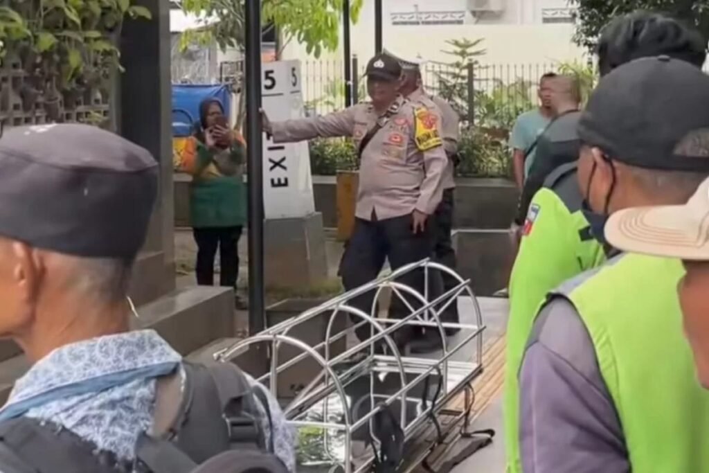 Lansia 67 Tahun Ditemukan Tak Bernyawa di Kamar Mandi Alun-Alun Bogor, Pengunjung Sempat Panik - Teropong Rakyat