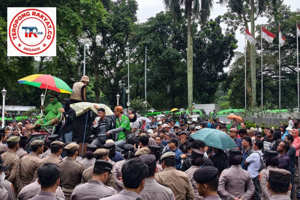 Protes Hidup-Mati Sopir Angkot, Balai Kota Bogor Dikepung Massa - Teropong Rakyat