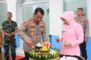 Polres Probolinggo Wujudkan Generasi Sehat Resmikan Dapur SPPG - Teropong Rakyat