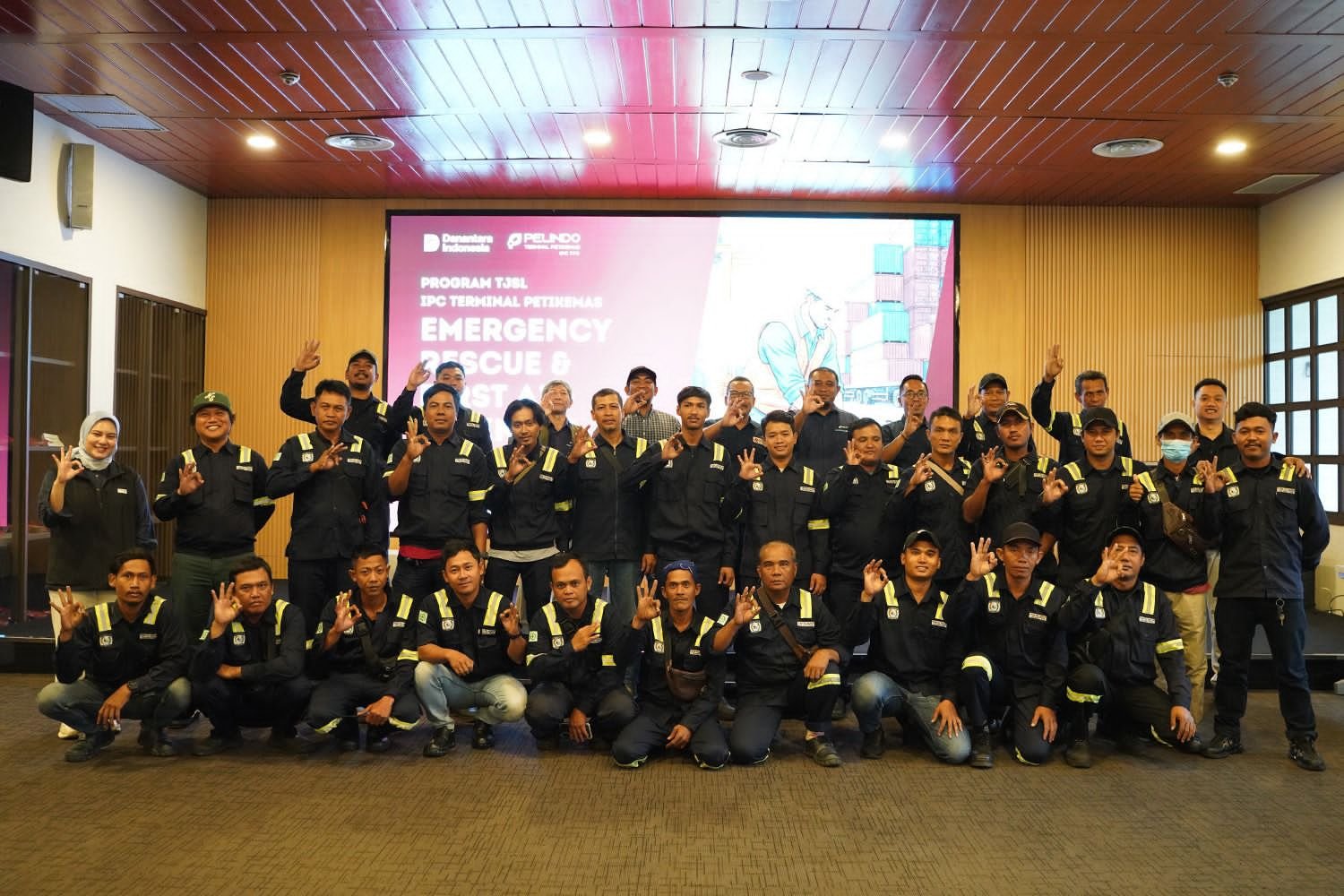 Portal Berita Indonesia dan Dunia Terkini Hari Ini, Update Harian Terbaru, Terlengkap, Tajam, Aktual dan Berimbang. ESG, IPC TPK Dorong Keselamatan Kerja TKBM Melalui Pelatihan K3 - Teropong Rakyat