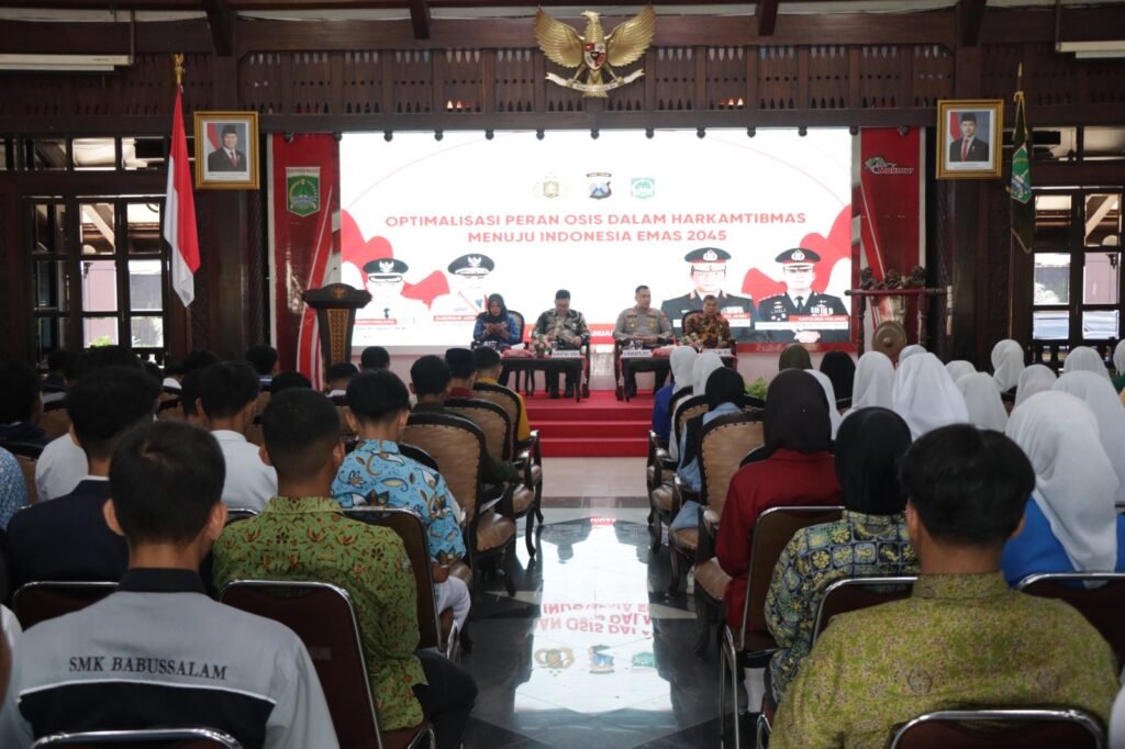 Portal Berita Indonesia dan Dunia Terkini Hari Ini, Update Harian Terbaru, Terlengkap, Tajam, Aktual dan Berimbang. Polres Malang Optimalkan Peran Ketua OSIS dalam Pemeliharaan Kamtibmas Menuju Indonesia Emas 2045 - Teropong Rakyat