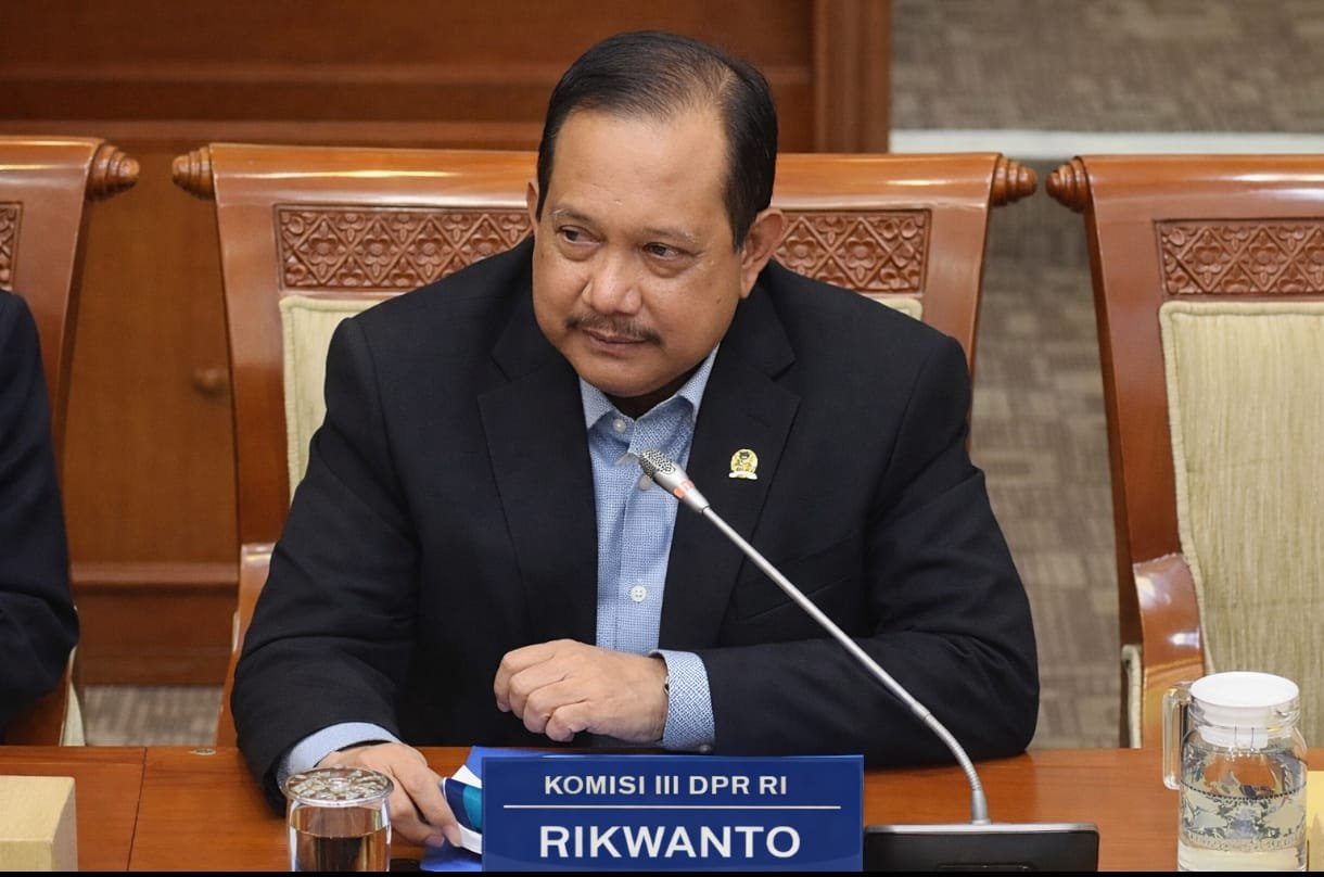 Portal Berita Indonesia dan Dunia Terkini Hari Ini, Update Harian Terbaru, Terlengkap, Tajam, Aktual dan Berimbang. Komisi III DPR Minta Kasus Hogi Minaya Dihentikan, Rikwanto: Bukan Kecelakaan Lalu Lintas