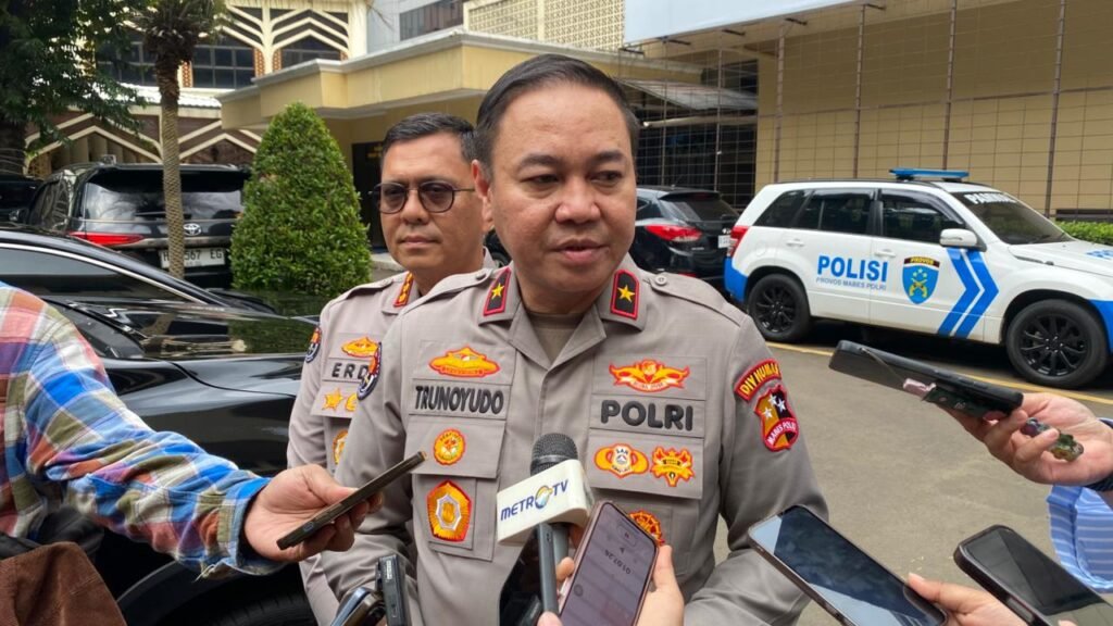 Portal Berita Indonesia dan Dunia Terkini Hari Ini, Update Harian Terbaru, Terlengkap, Tajam, Aktual dan Berimbang. Kapolri Pimpin Sertijab Sejumlah Pejabat Utama dan Kapolda, Ini Daftarnya - Teropong Rakyat