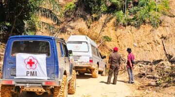Jalanan Ekstrem Tak Hentikan Langkah Tim PMI Jakarta Utara Operasikan Layanan di Kecamatan Pining Gayo Lues