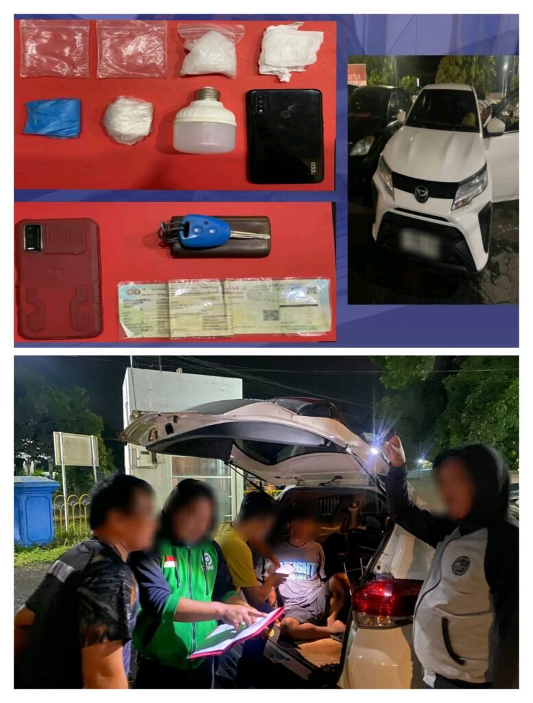 Portal Berita Indonesia dan Dunia Terkini Hari Ini, Update Harian Terbaru, Terlengkap, Tajam, Aktual dan Berimbang. Polres Pasuruan Kota Ungkap Peredaran Narkoba 2 Tersangka dan Sabu 45,76 gr Diamankan - Teropong Rakyat