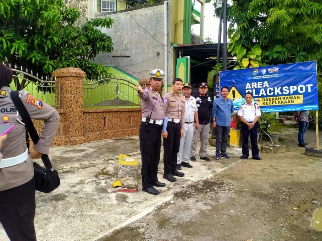 Portal Berita Indonesia dan Dunia Terkini Hari Ini, Update Harian Terbaru, Terlengkap, Tajam, Aktual dan Berimbang. Jelang Ops Keselamatan Polda Jatim Petakan Black Spot dan Trouble Spot di Ngawi - Teropong Rakyat