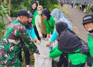Peduli Lingkungan, Koramil Sukun Bersama Warga Gelar Karya Bhakti dan Penanaman Pohon - Teropong Rakyat