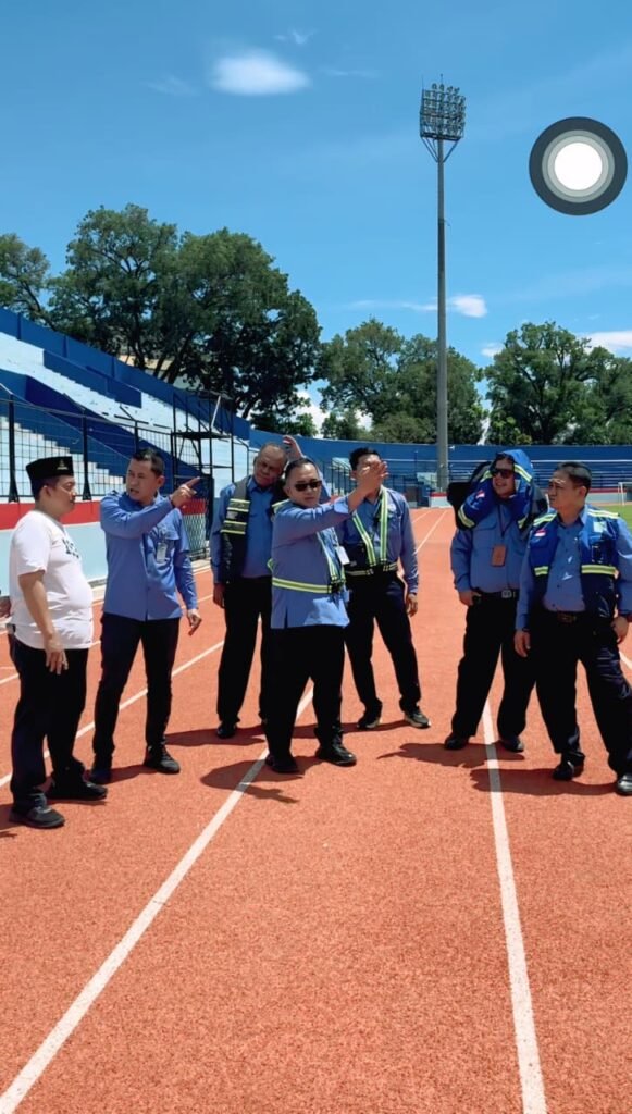 Portal Berita Indonesia dan Dunia Terkini Hari Ini, Update Harian Terbaru, Terlengkap, Tajam, Aktual dan Berimbang. Sediakan Ratusan Titik Air Siap Minum dan Kran Wudhu, Tugu Tirta _All Out_ Sukseskan 1 Abad Harlah NU di Stadion Gajayana - Teropong Rakyat