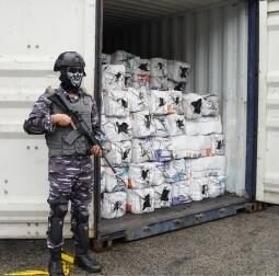 IPC Terminal Petikemas Dukung TNI AL Gagalkan Pengiriman Arang Bakau Ilegal di Pelabuhan Tanjung Priok