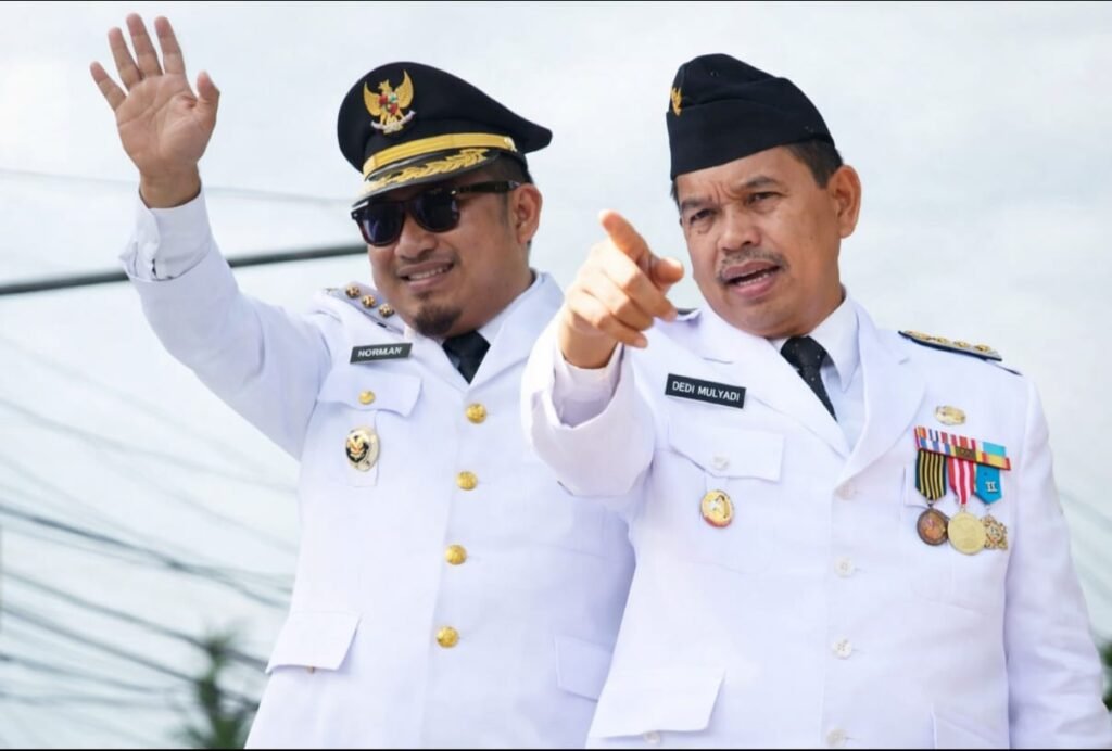Portal Berita Indonesia dan Dunia Terkini Hari Ini, Update Harian Terbaru, Terlengkap, Tajam, Aktual dan Berimbang. Apresiasi Gubernur Jabar untuk Kang Rey Tangani Banjir, Ketidakhadiran Sekda Subang Jadi Sorotan - Teropong Rakyat