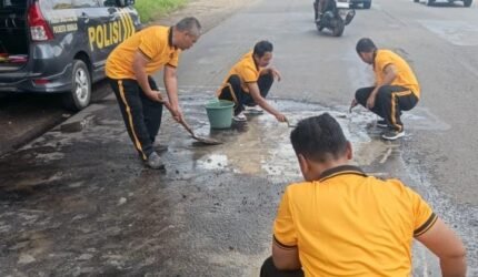 Operasi Keselamatan Semeru 2026 Polresta Sidoarjo Tambal Jalan Berlubang - Teropong Rakyat