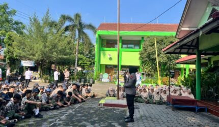 Polres Probolinggo Kota Cegah Bullying, Beri Edukasi Pelajar di Sejumlah Sekolah - Teropong Rakyat