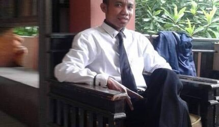 Yohanes Oci : Mendagri Harus Evaluasi Total Pemda Ngada - Teropong Rakyat