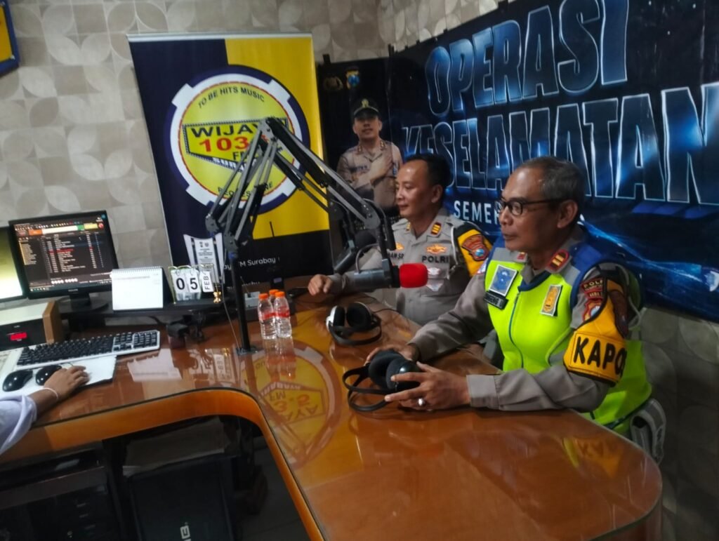 Gandeng Media Polres Pelabuhan Tanjungperak Ajak Warga Jadi Pelopor Tertib Lalu Lintas - Teropong Rakyat