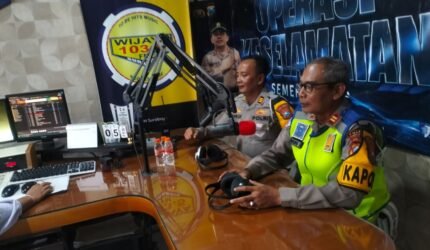 Gandeng Media Polres Pelabuhan Tanjungperak Ajak Warga Jadi Pelopor Tertib Lalu Lintas - Teropong Rakyat