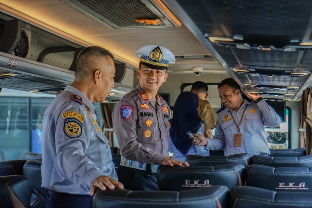 Operasi Keselamatan Semeru 2026 Polres Jember Ramp Check dan Periksa Kesehatan Awak Bus - Teropong Rakyat