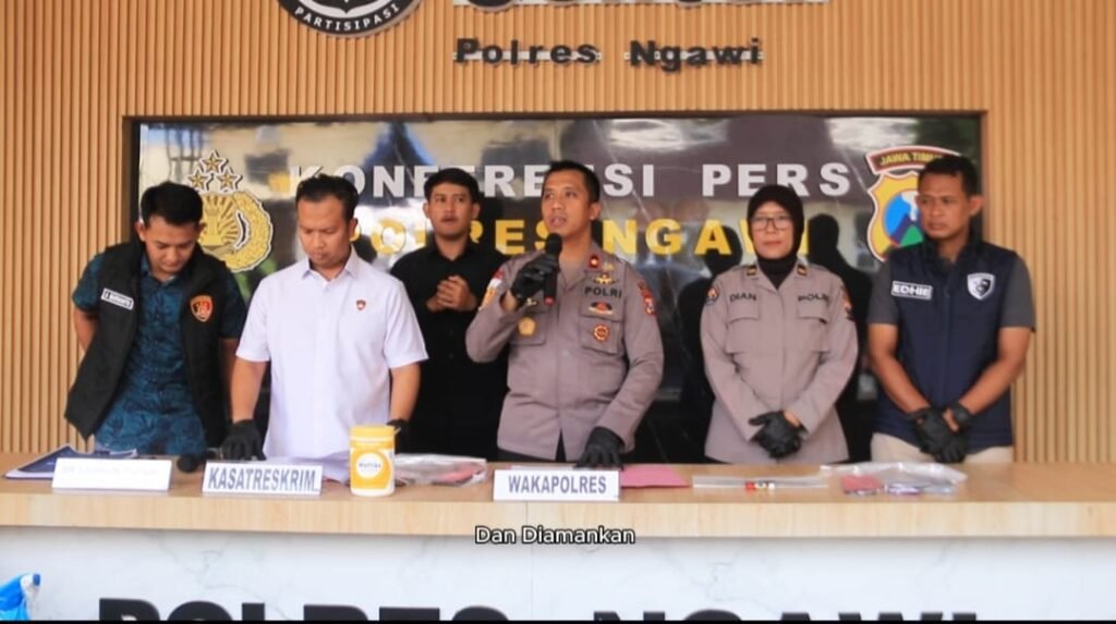 Portal Berita Indonesia dan Dunia Terkini Hari Ini, Update Harian Terbaru, Terlengkap, Tajam, Aktual dan Berimbang. Polres Ngawi Ungkap Penyalahgunaan Pupuk Bersubsidi Ilegal - Teropong Rakyat