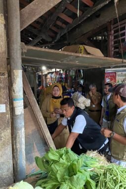 Satgas Saber Polres Bojonegoro Bersama TPID Sidak Harga Sembako Jelang Ramadhan