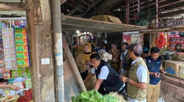 Satgas Saber Polres Bojonegoro Bersama TPID Sidak Harga Sembako Jelang Ramadhan