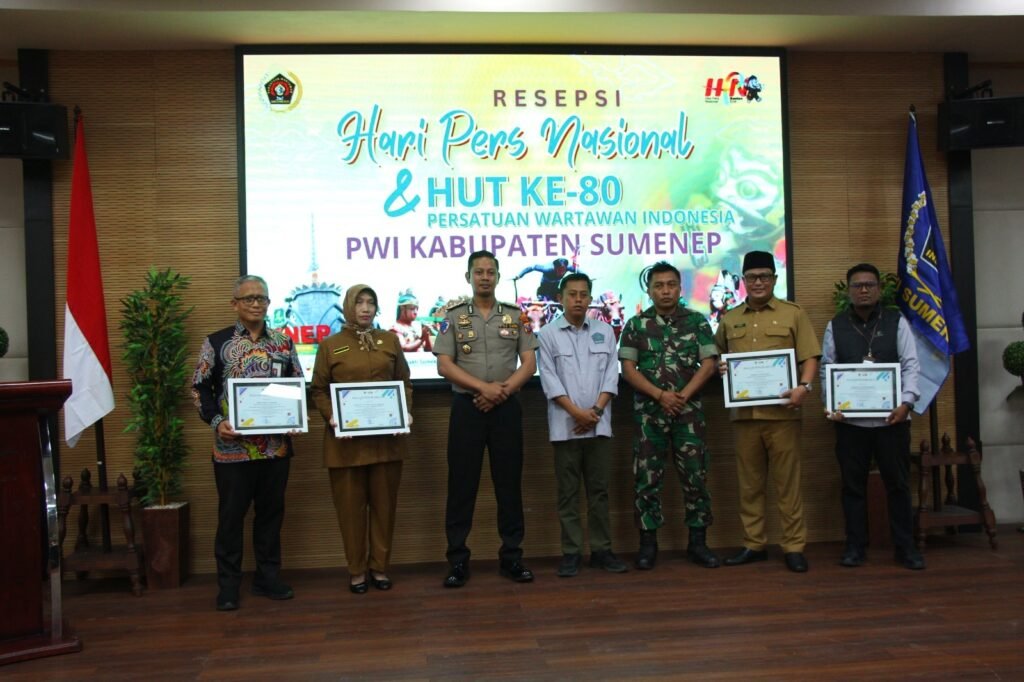 Portal Berita Indonesia dan Dunia Terkini Hari Ini, Update Harian Terbaru, Terlengkap, Tajam, Aktual dan Berimbang. HPN 2026 Kapolres Sumenep Dorong Jurnalisme Edukatif dan Berintegritas - Teropong Rakyat