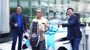 Pesta Raya Bikin Auto Cuan, Nasabah Bank Raya Bawa Pulang BYD hingga Motor Listrik