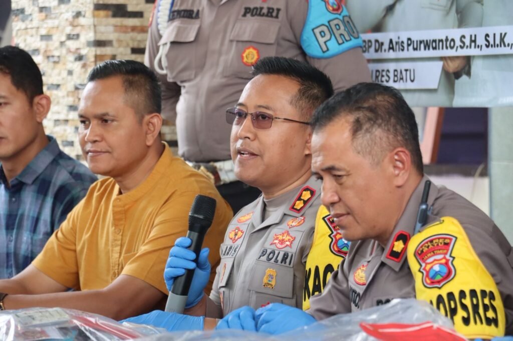 Sat Reskrim Polres Batu ringkus Dua Pembobol Brankas emas di Tlekung - Teropong Rakyat