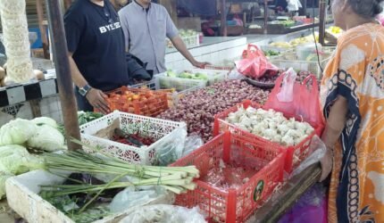 Satgas Sapu Bersih Polres Metro Jakpus Cek Harga dan Stock Barang di Pasar - Teropong Rakyat