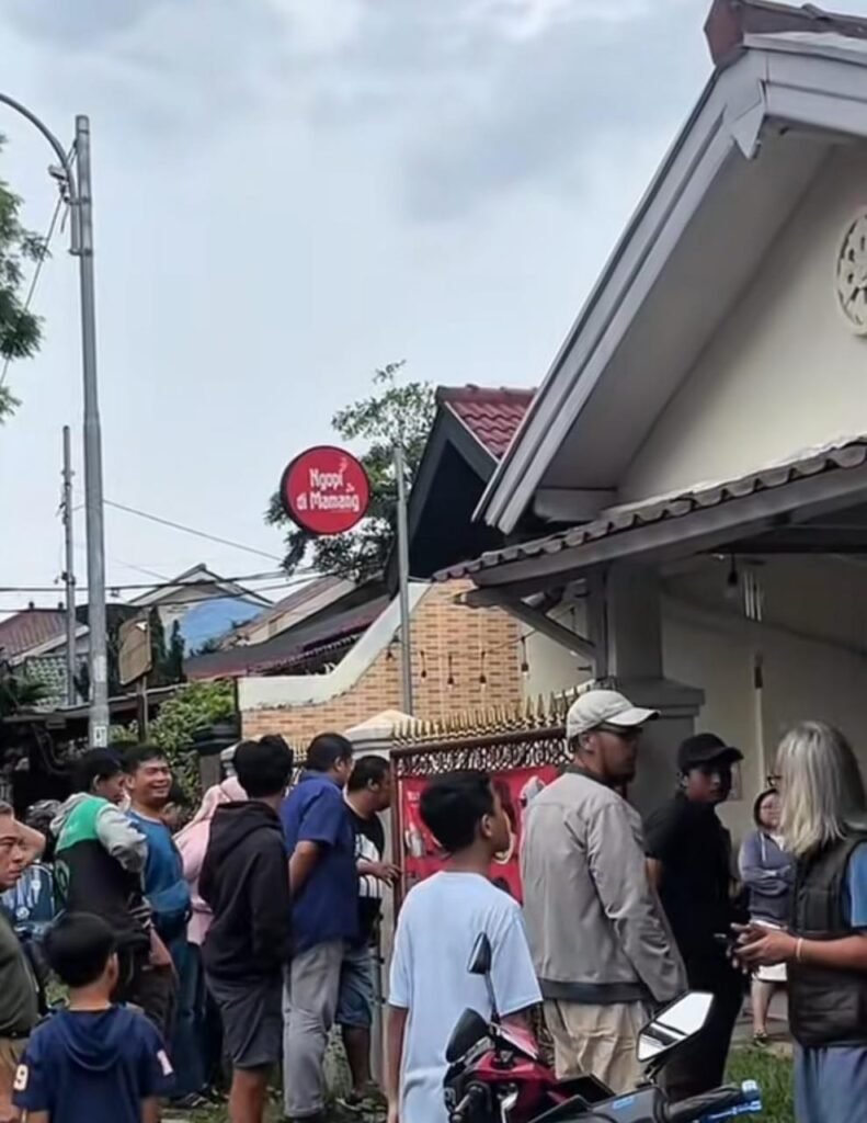 Tragis !!! Karyawan Kafe Ditemukan Tak Bernyawa Tergantung di Dapur - Teropong Rakyat