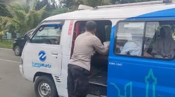 Polsek Kelapa Gading Tunjukkan Kepedulian Lewat Pembagian Nasi Kotak dalam Kegiatan Jumat Berkah