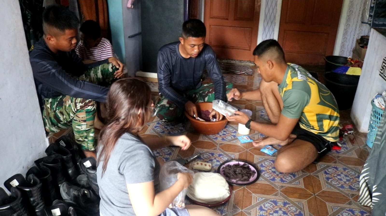 Dari Semenisasi Jalan ke Dapur Sederhana: Potret Humanis Satgas TMMD di Kutai Barat