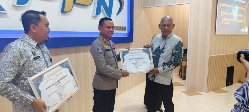 Portal Berita Indonesia dan Dunia Terkini Hari Ini, Update Harian Terbaru, Terlengkap, Tajam, Aktual dan Berimbang. Polres Probolinggo Raih Peringkat II Kinerja IKPA Terbaik Semester II 2025 Dari KPPN Bondowoso - Teropong Rakyat
