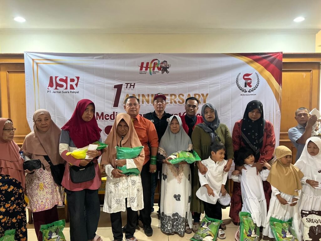 Portal Berita Indonesia dan Dunia Terkini Hari Ini, Update Harian Terbaru, Terlengkap, Tajam, Aktual dan Berimbang. Peringati 1 Tahun, Media "Suara Rakyat +62" Lakukan Santunan Anak Yatim Dan Dhuafa - Teropong Rakyat