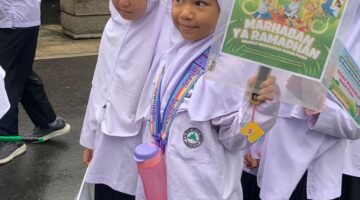 Sambut Ramadhan 1447 H, Ratusan Siswa SDIT Meranti Gelar Pawai Tarhib Ramadhan