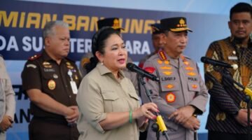 Hadiri Pelepasan 22 Kontainer Bantuan Kemanusiaan Korban Bencana Sumatra, Ketua Komisi IV DPR RI Apresiasi Polri